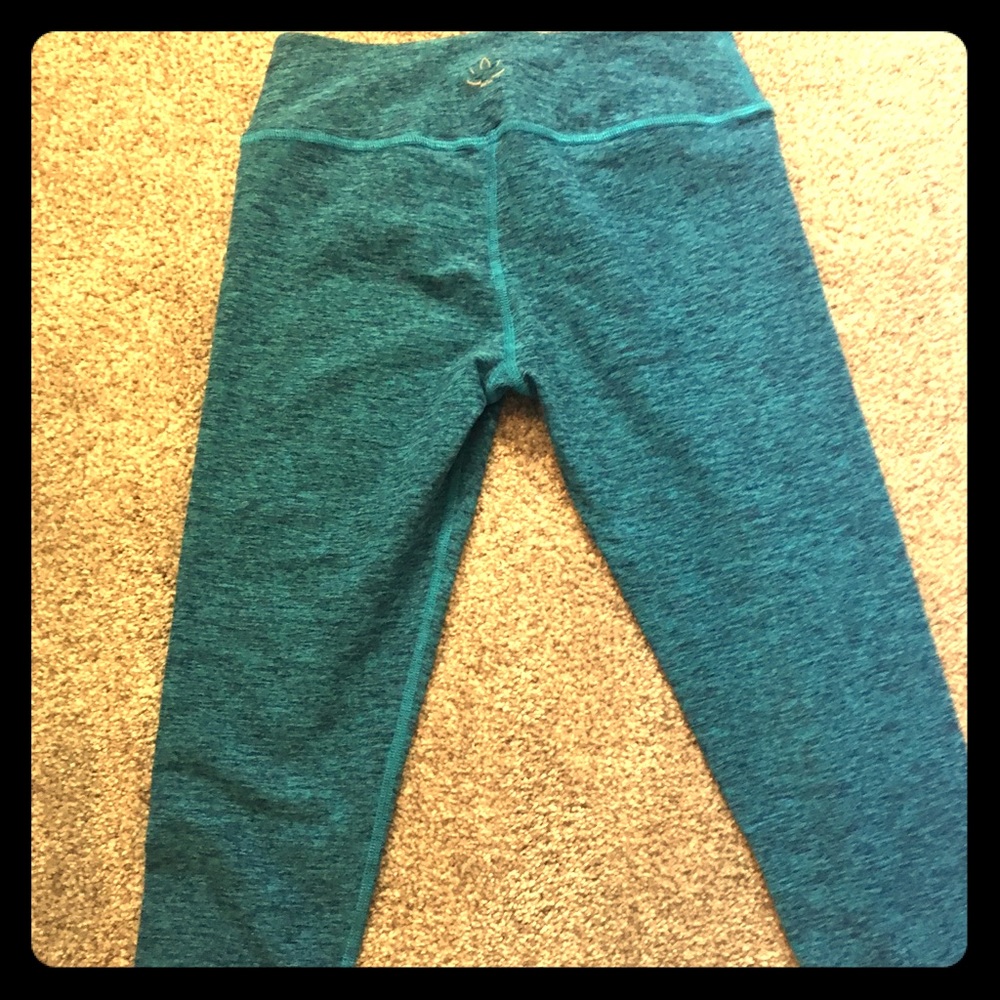 Cropped yoga pants